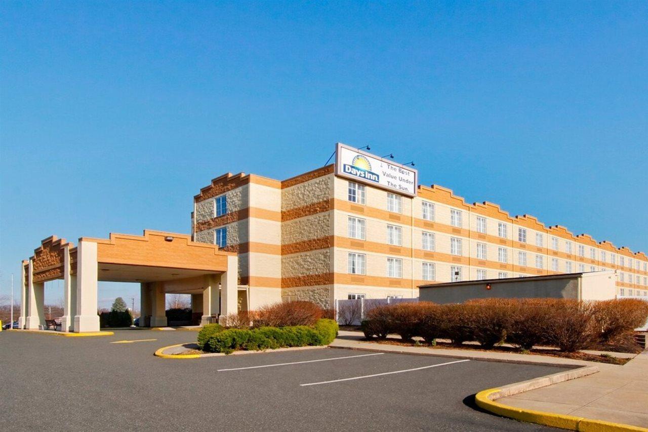 Comfort Inn & Suites Pottstown Eastern Gateway Exterior photo