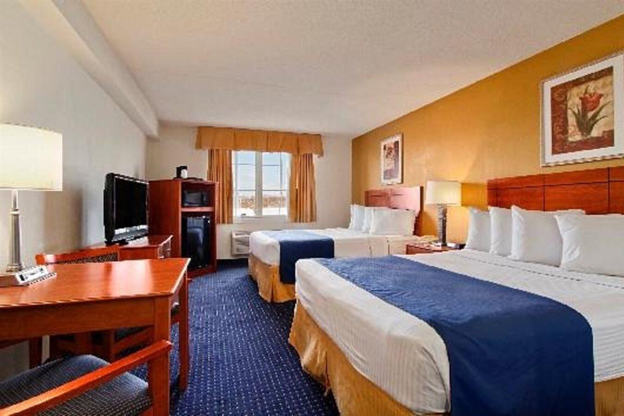 Comfort Inn & Suites Pottstown Eastern Gateway Exterior photo