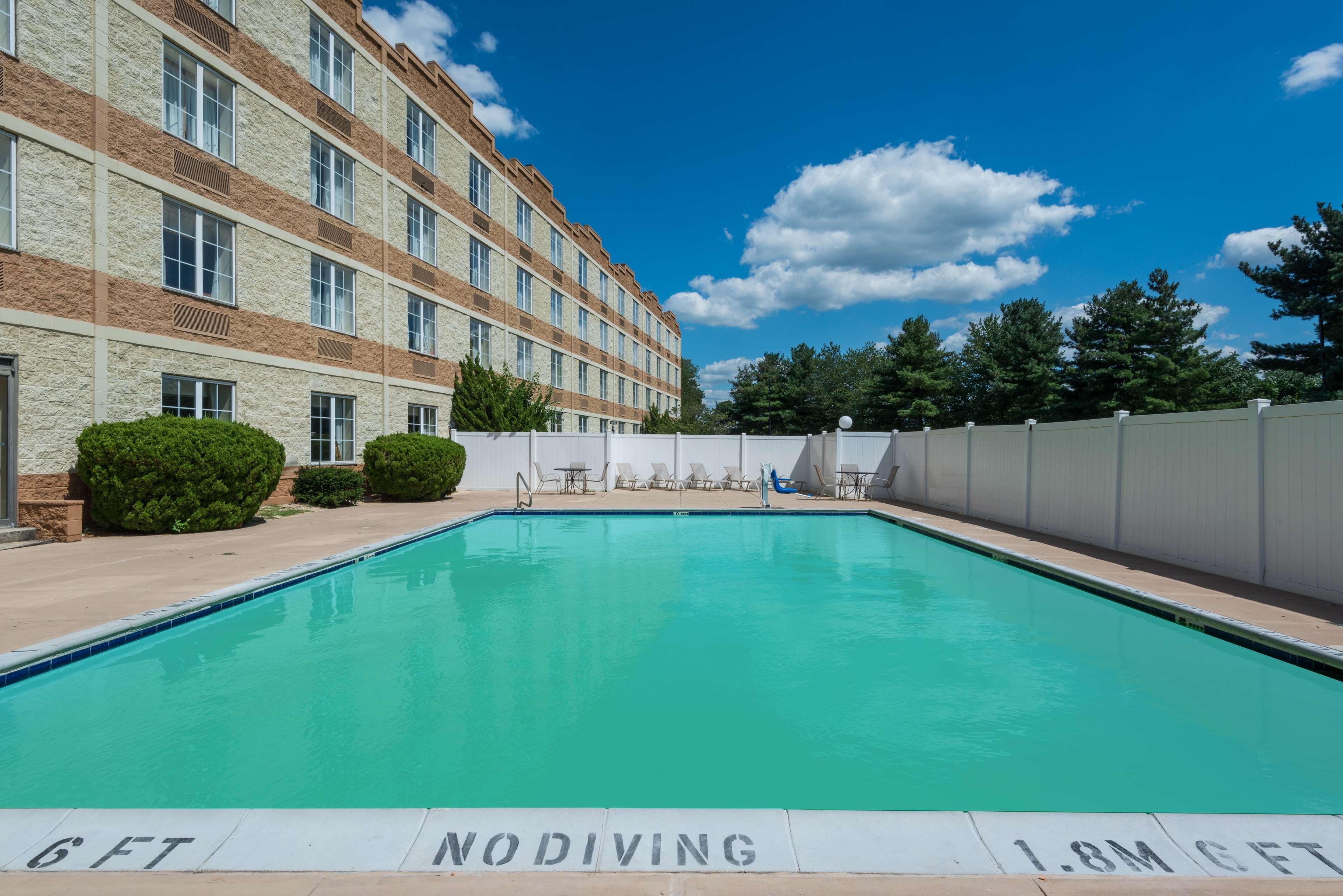 Comfort Inn & Suites Pottstown Eastern Gateway Exterior photo