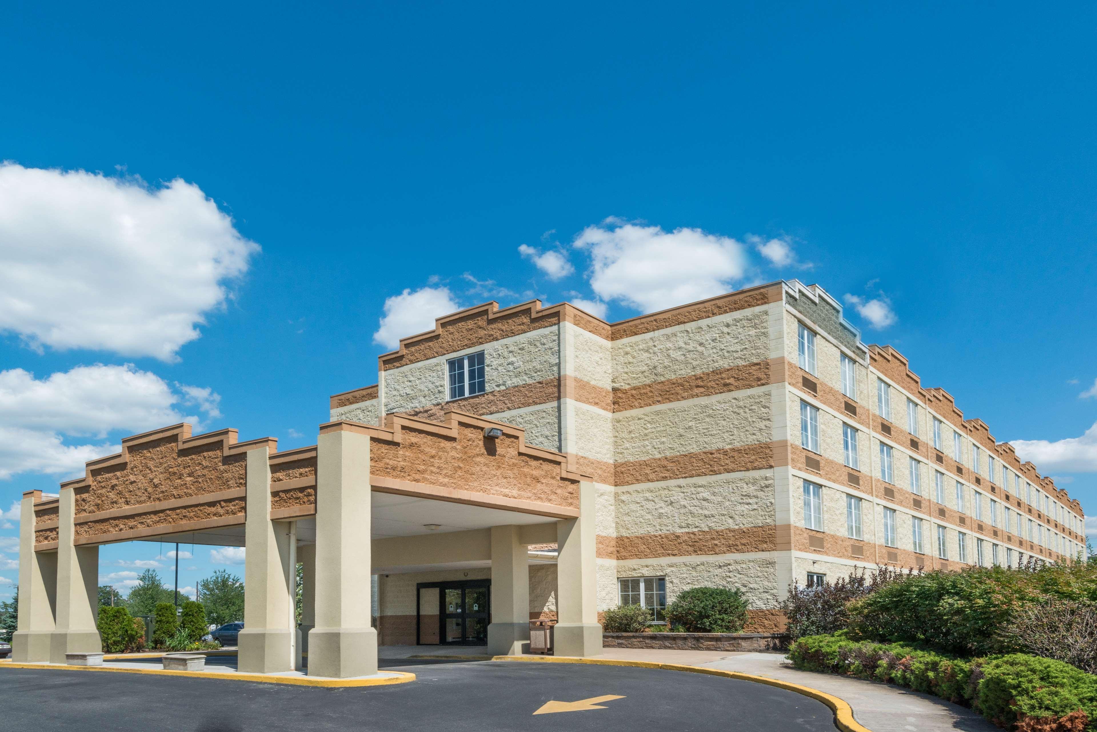 Comfort Inn & Suites Pottstown Eastern Gateway Exterior photo