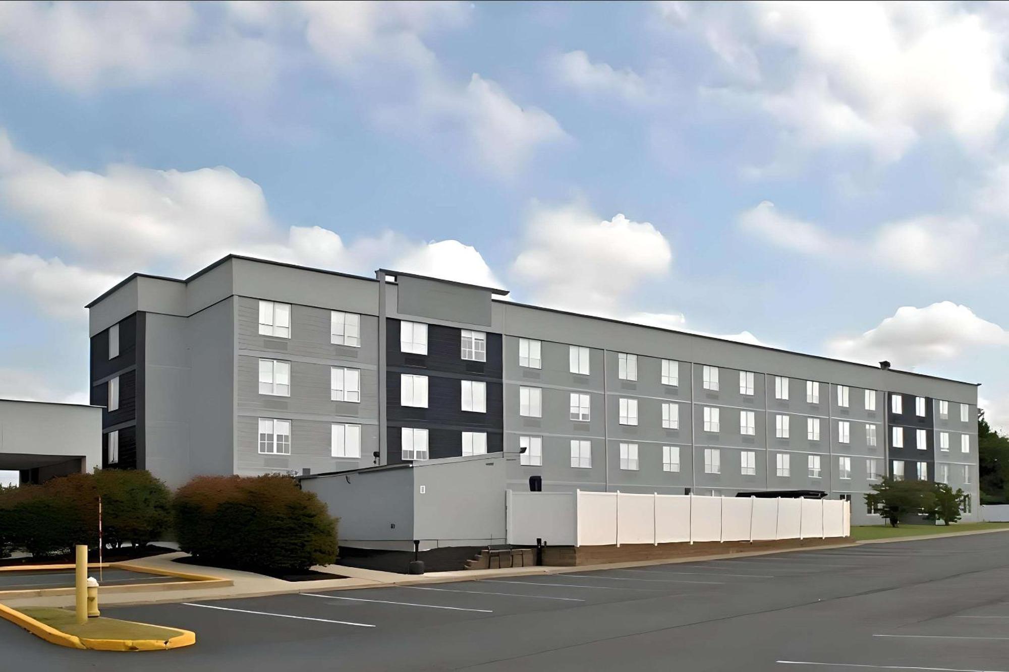 Comfort Inn & Suites Pottstown Eastern Gateway Exterior photo